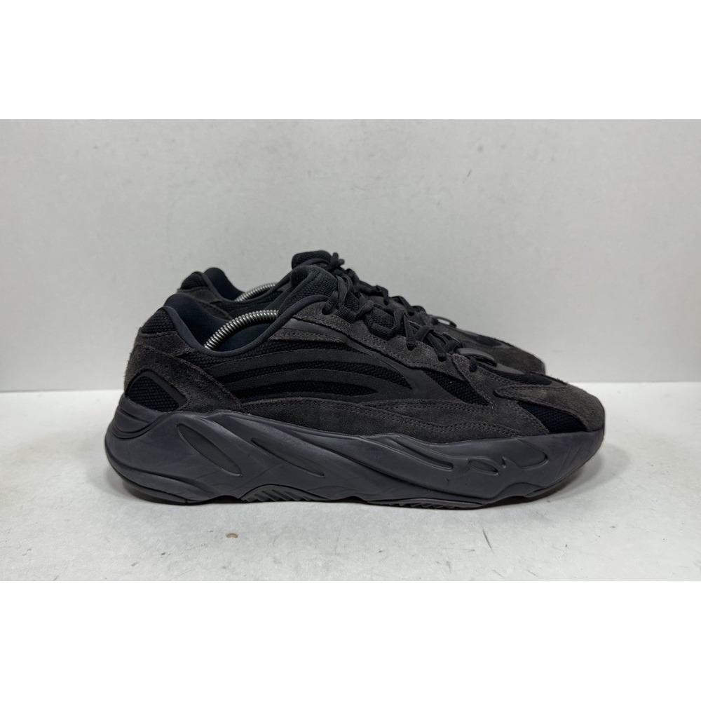 Adidas Yeezy Boost 700 V2 Vanta Men's Size 12 FU6684 Shoes Black Suede